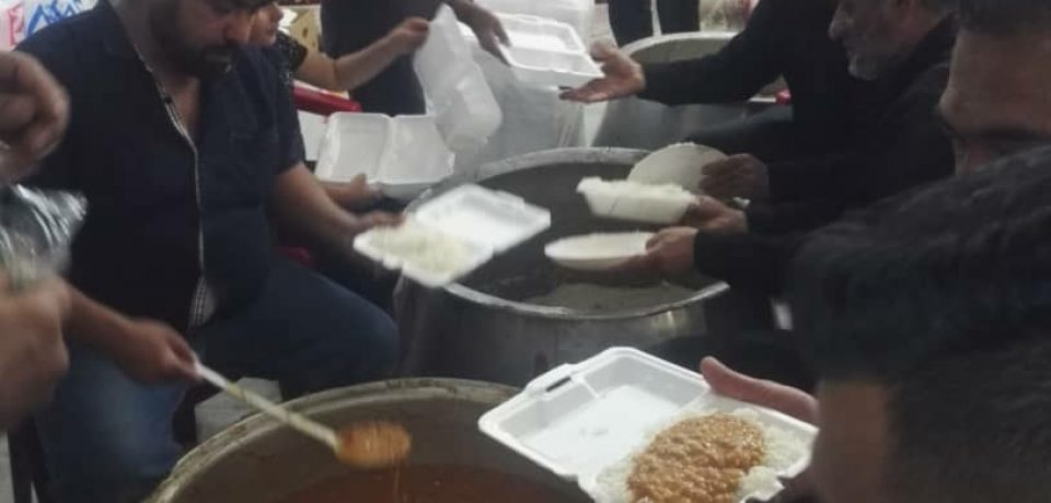 گزارش تصویری: توزیع ۲۰هزار غذا و ۳۵ هزار نان در شب ۲۱ رمضان/ عکاسان: علی و علیرضا گلچین
